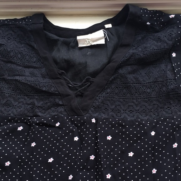 Three quarter length sleeve blouse size medium - Picture 2 of 2